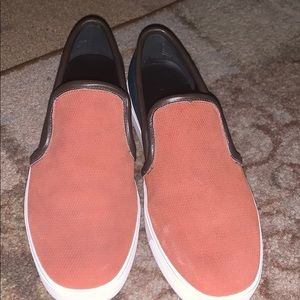 LOGI Slip-Ons